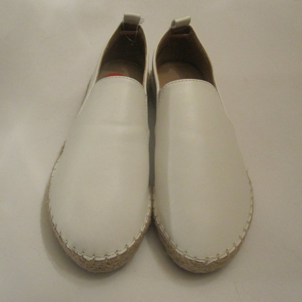 Charlotte Russe  Flats Faux Leather White Size 6